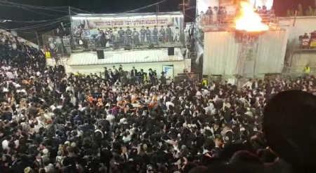 شاهد : اللحظات الاولي لانهيار منصة احتفال لليهود الحرديم قرب صفد